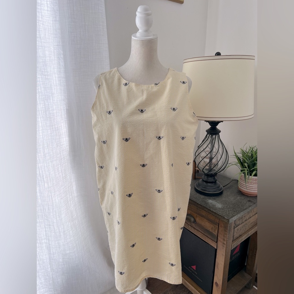 NWOT Piping Prints Nantucket Sleeveless Dress with bee pattern